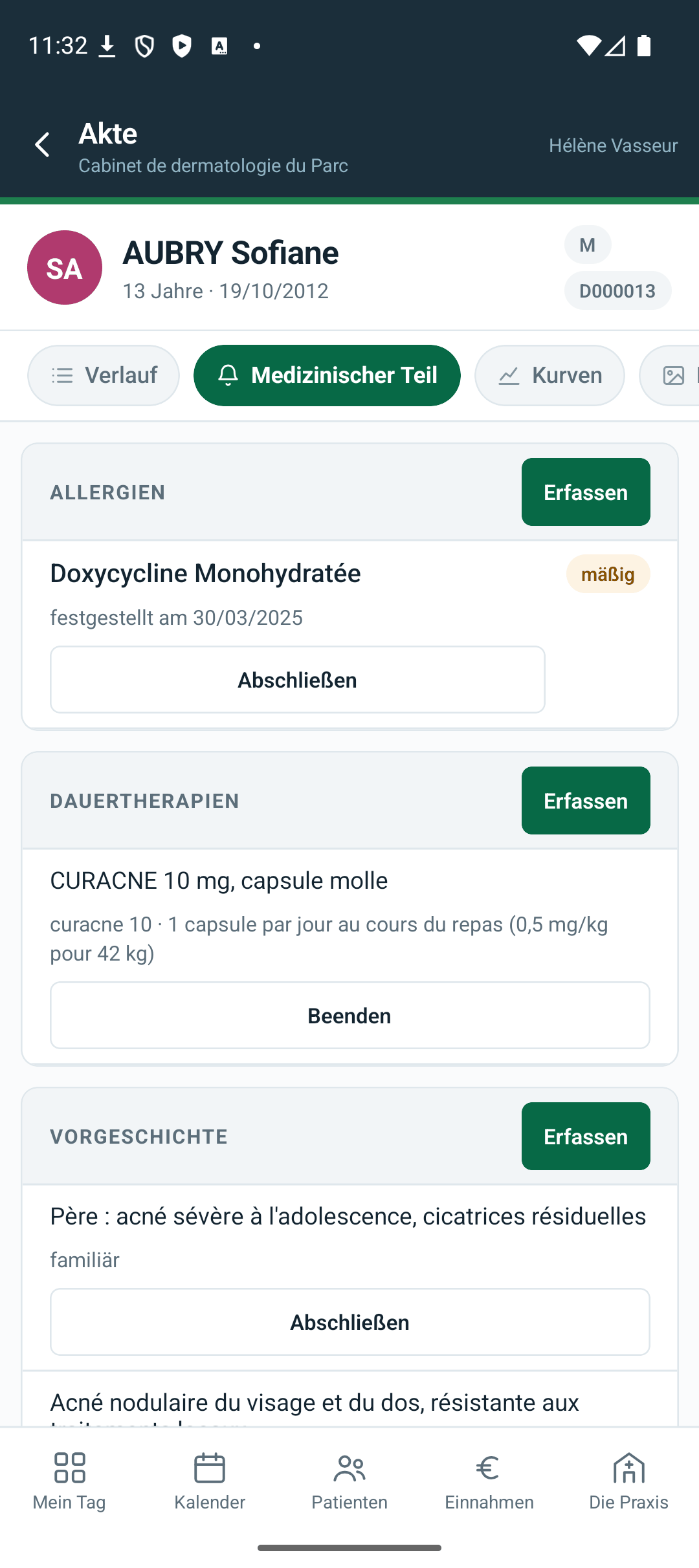 Am Telefon — der medizinische Teil: Allergien, Dauertherapien, Vorgeschichte und Impfungen.